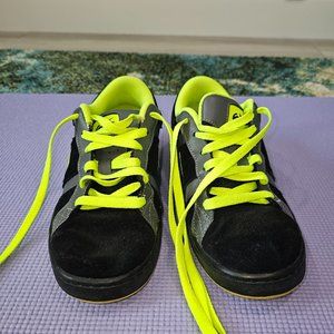 Nike 6.0 Mens Size 5.5 Neon Green and Black Skater Shoes